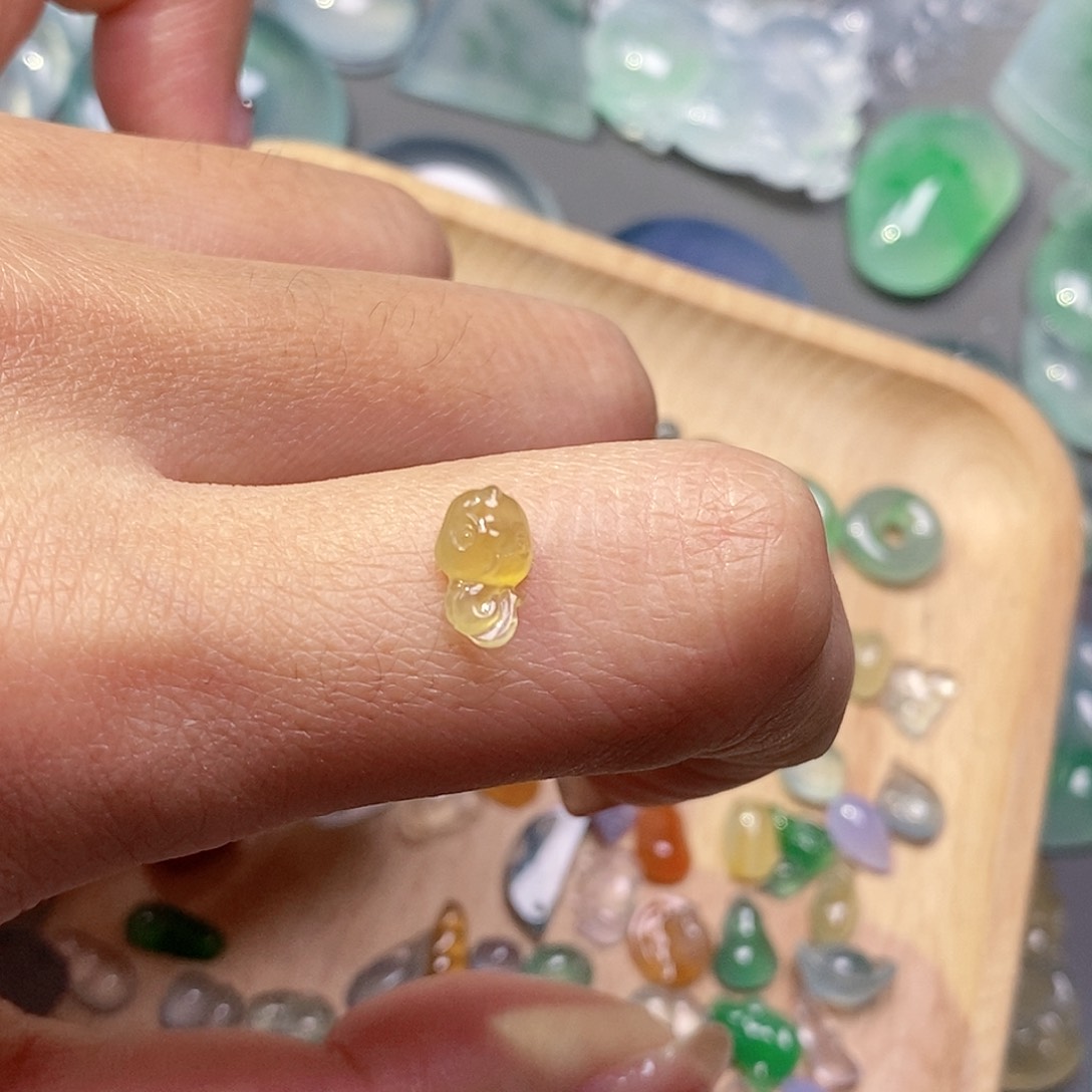 翡翠颈饰未镶嵌翡翠