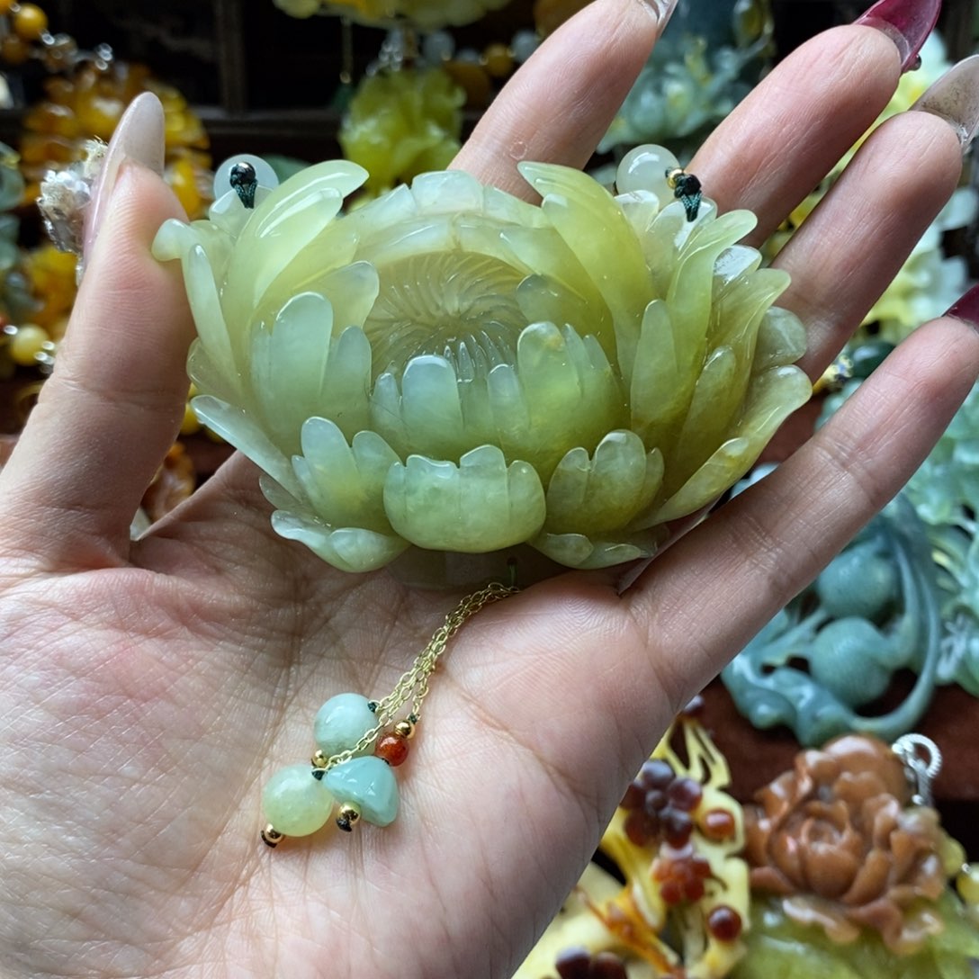 蛇纹石玉颈饰未镶嵌