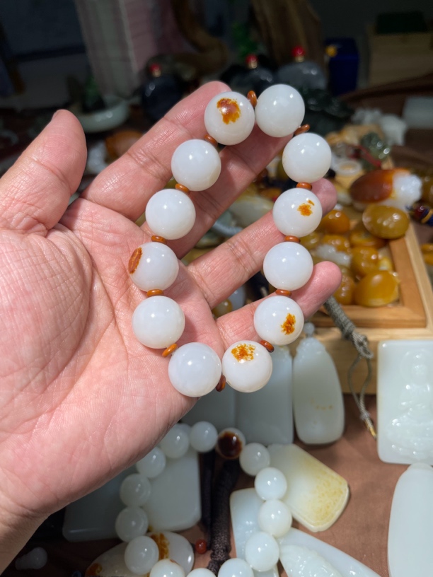 和田玉18直径圆珠手串