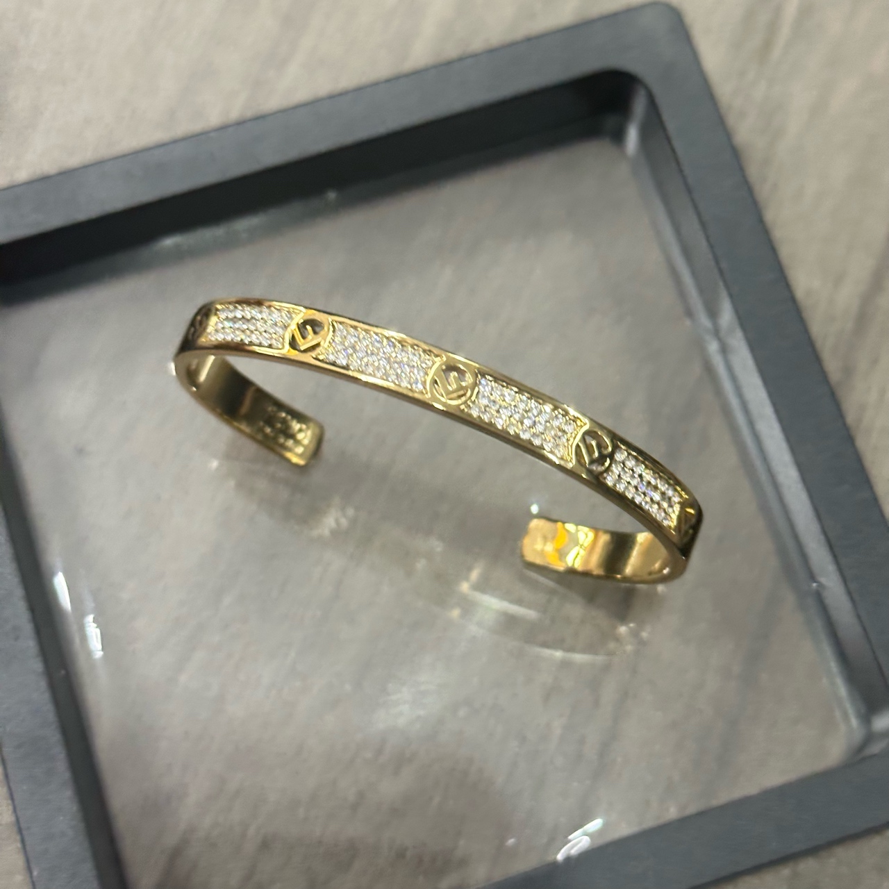 99新 FENDI/芬迪  Fendi/芬迪 满天星开口手镯 99新