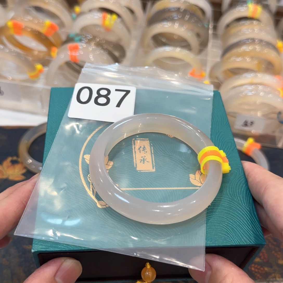 玛瑙/玉髓手镯未镶嵌56圈87编码