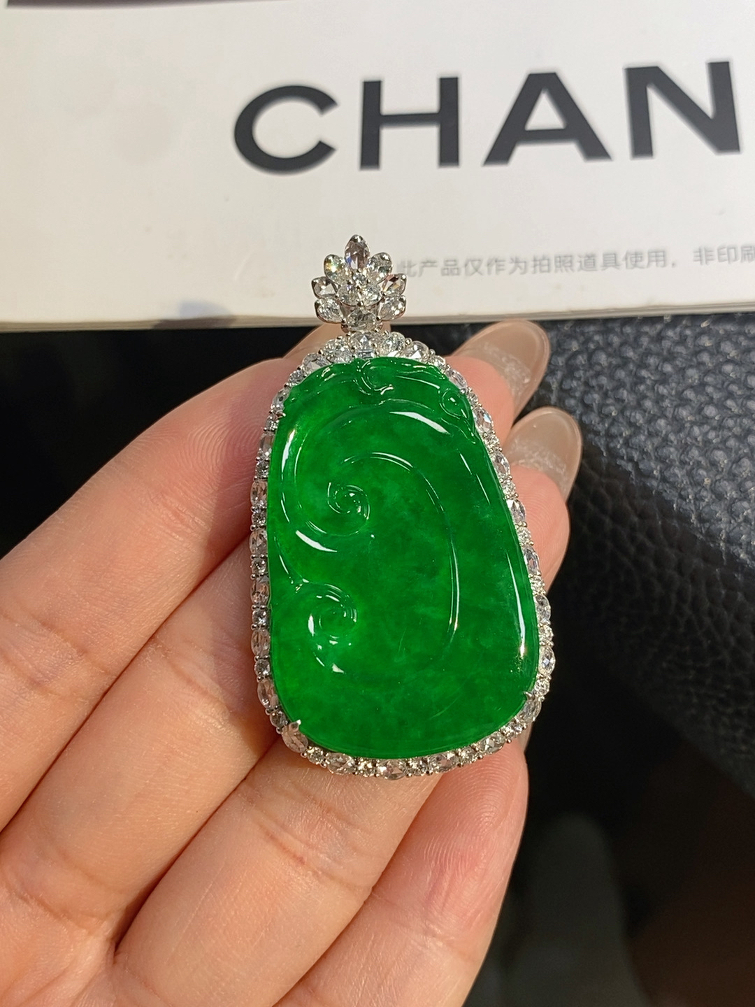 【拾玥珠宝】天然缅甸翡翠A货 老坑浓阳绿如意吊坠