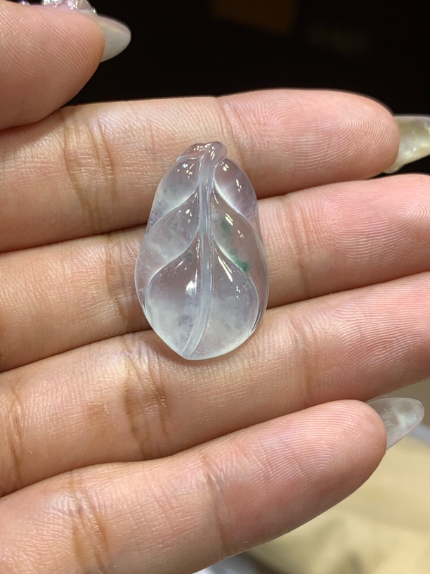 缅甸天然翡翠A货，冰飘花树叶，种老起光，冰透透，实物特别好看