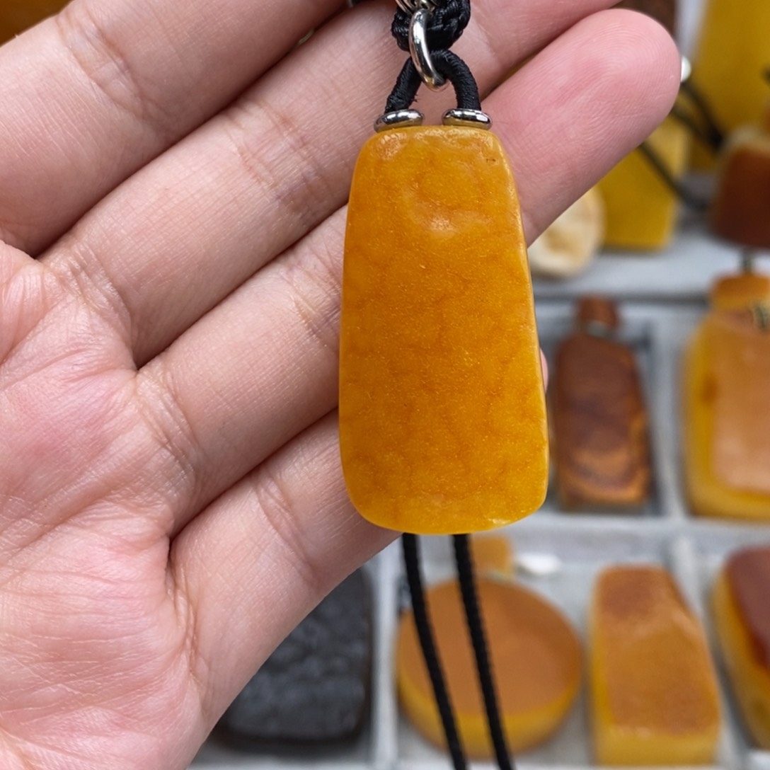 琥珀吊坠(赠链)未镶嵌