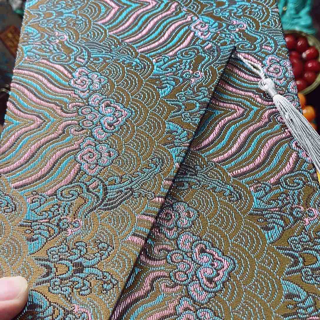 织绣摆件的制作过程很麻烦了