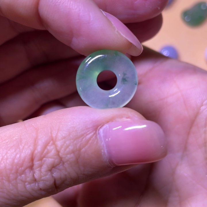 翡翠颈饰未镶嵌甜甜圈