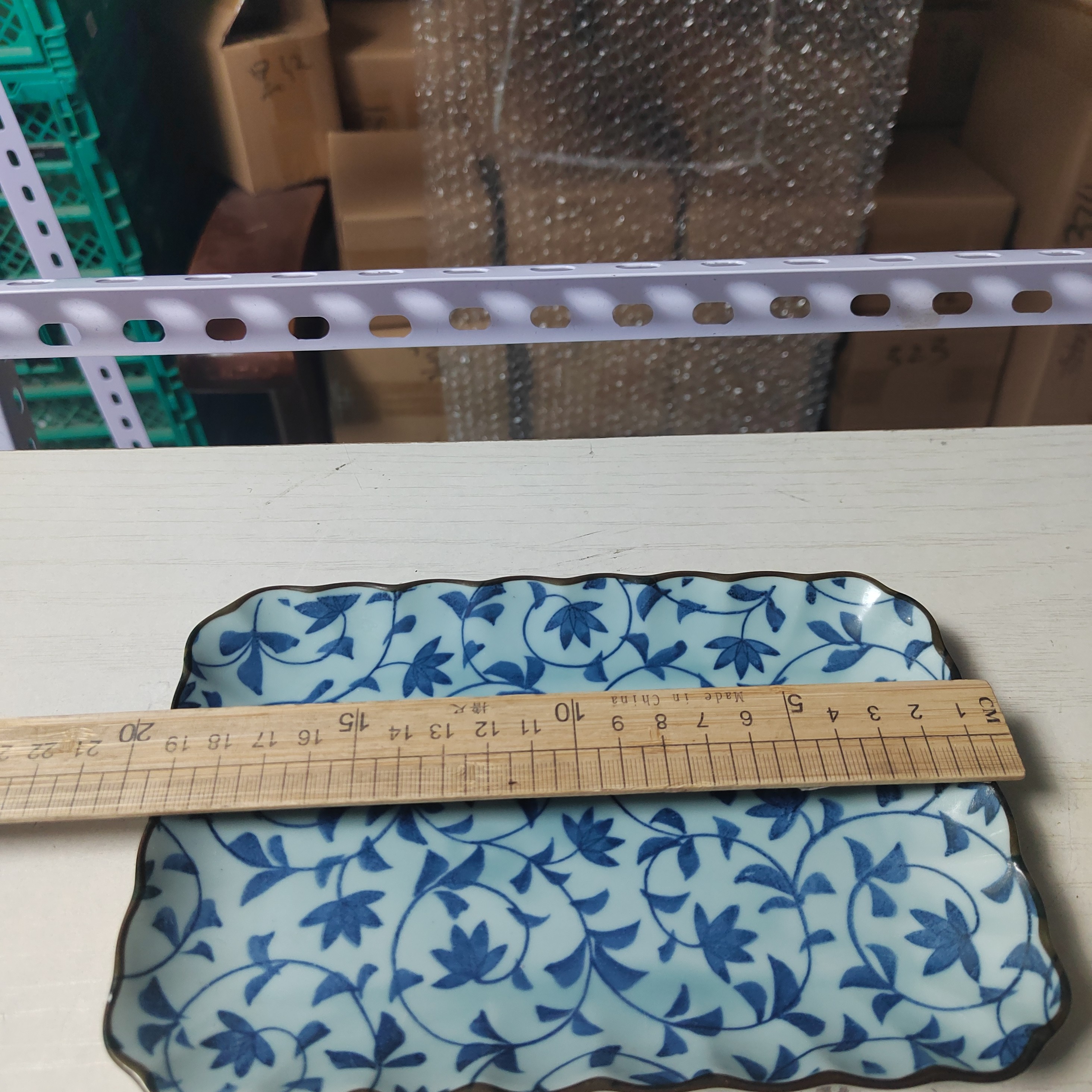 日本回流，青花缠枝连花纹，长盘一对，全品无磕碰默认微瑕谨慎参拍