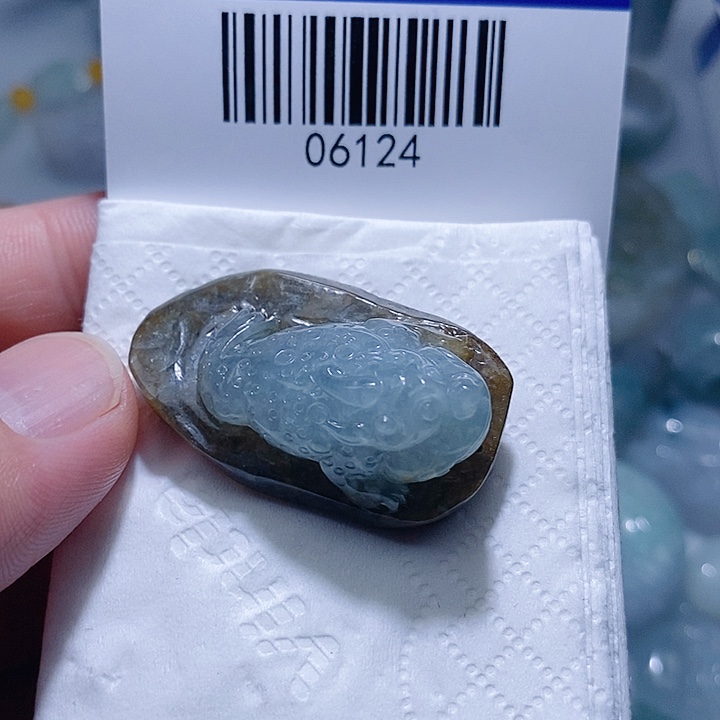 翡翠未镶嵌颈饰天光墟翡翠市场现金代购