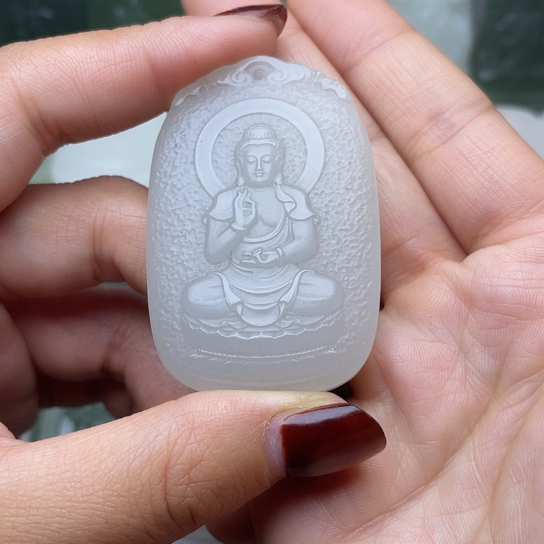 咖***侣和田玉未镶嵌颈饰