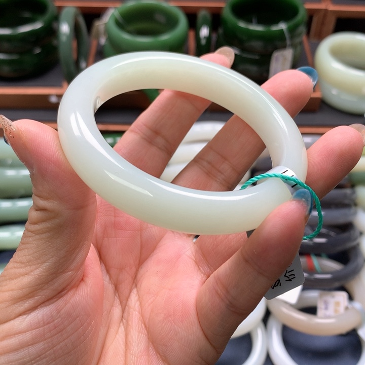 【闪购商品】未镶嵌手镯和田玉24