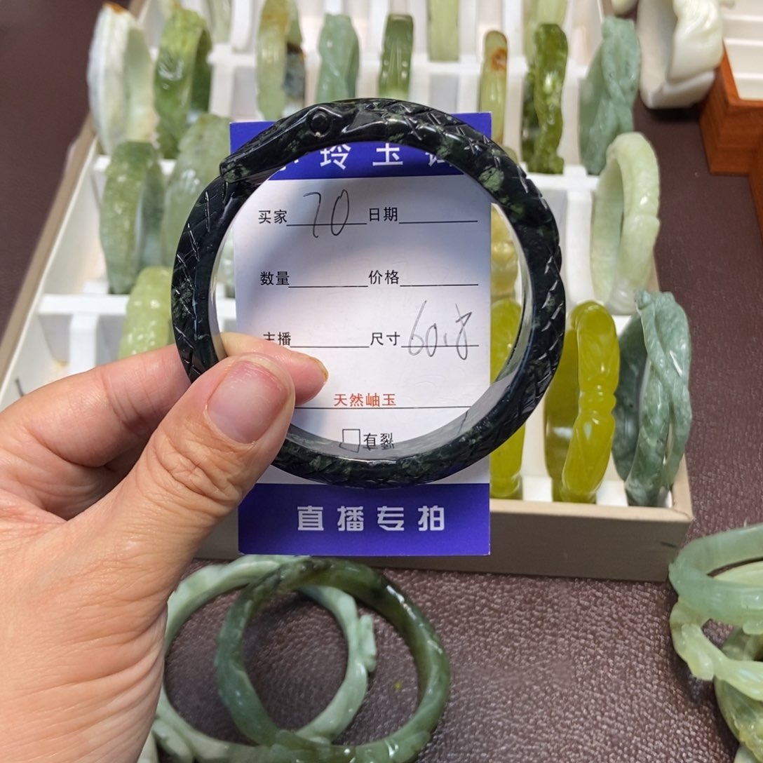 蛇纹石玉手镯未镶嵌