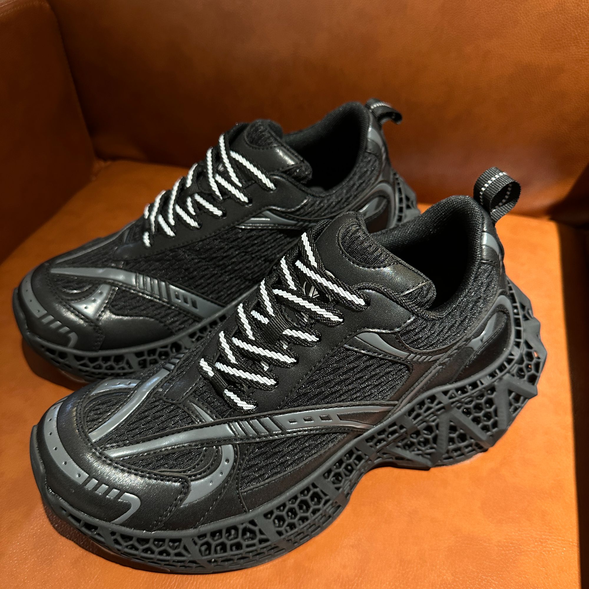 华伦天奴.奥兰迪男士板鞋潮流防滑复古厚底拼色运动鞋254Y3014