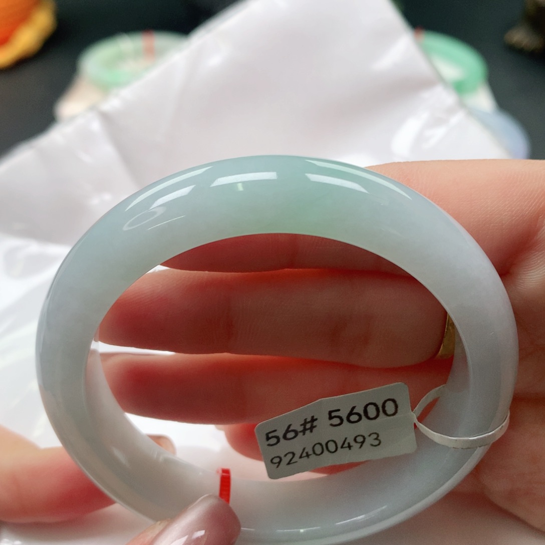翡翠手镯未镶嵌56 56 浅晴底