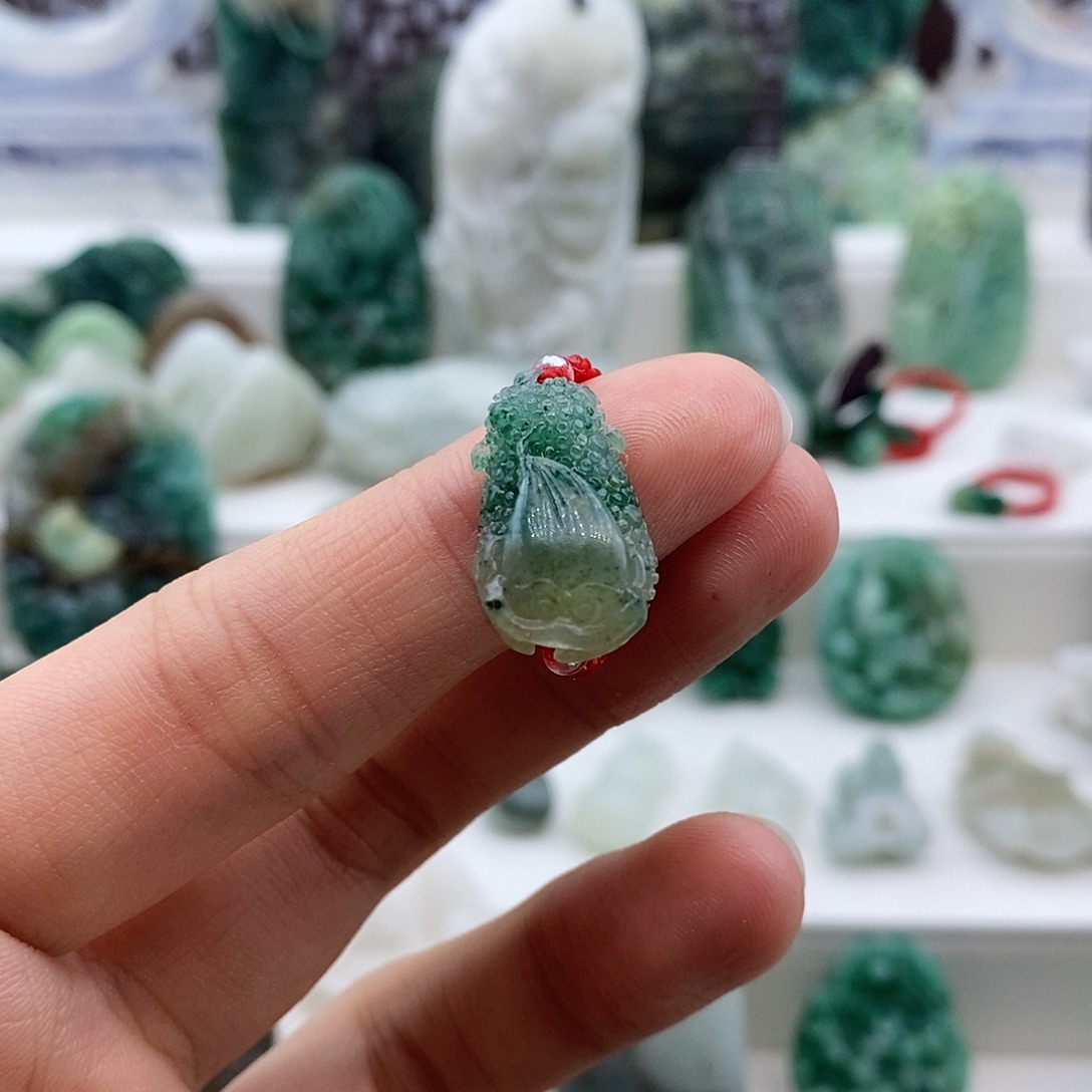 独山玉未镶嵌颈饰