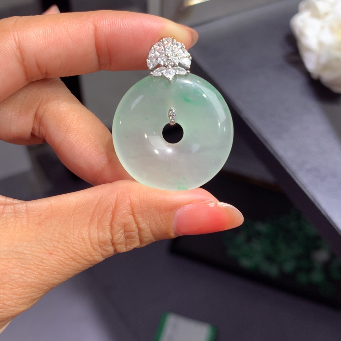 颈饰银S925镶嵌石英质玉（非洲翠）