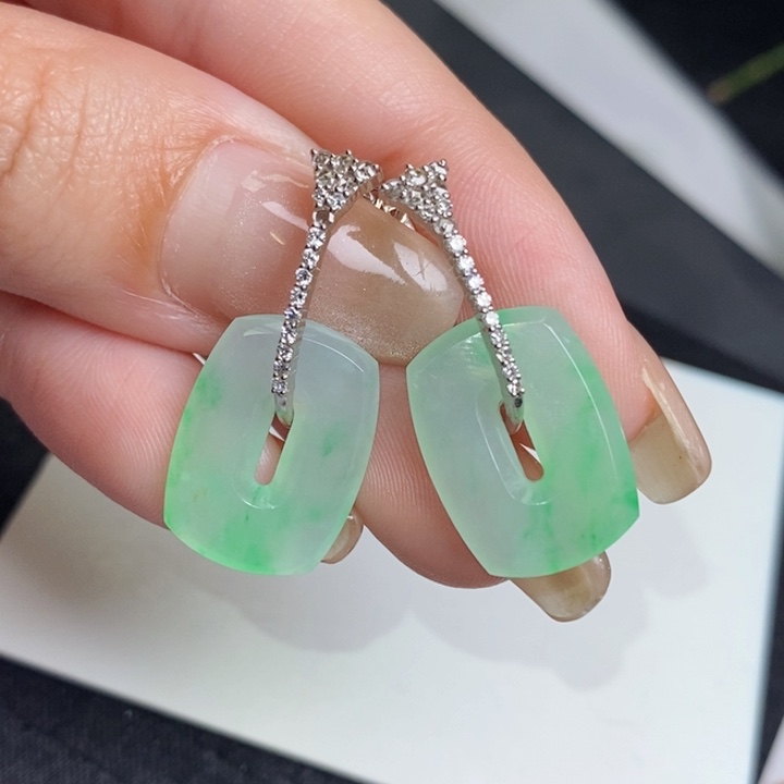 翡翠18K金镶嵌耳饰福贝