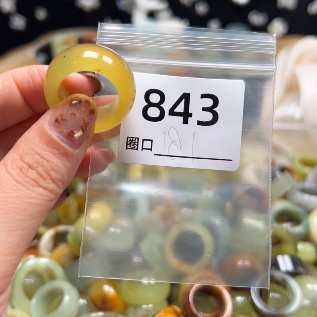 往***烟蛇纹石玉未镶嵌戒指