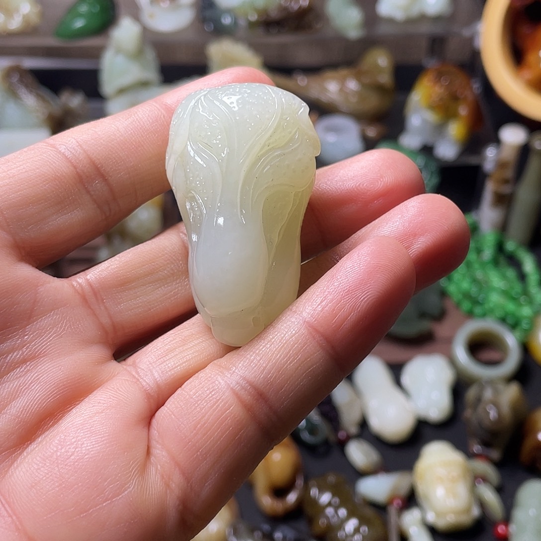 沃***岛和田玉（糖玉）未镶嵌颈饰