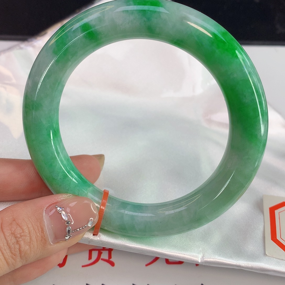 翡翠手镯未镶嵌天然A货翡翠825