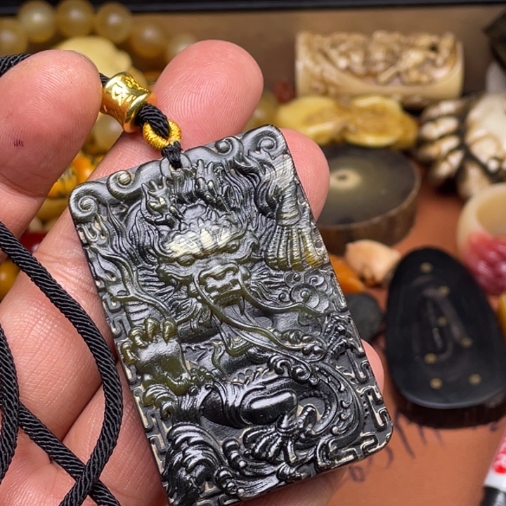 驼骨摆件人工忙着