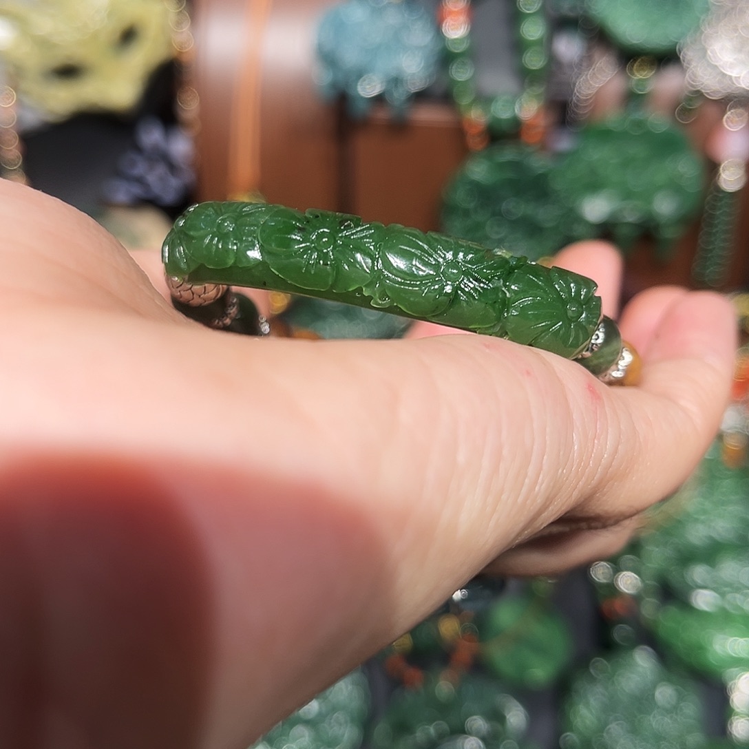 颈饰未镶嵌和田玉（糖玉）