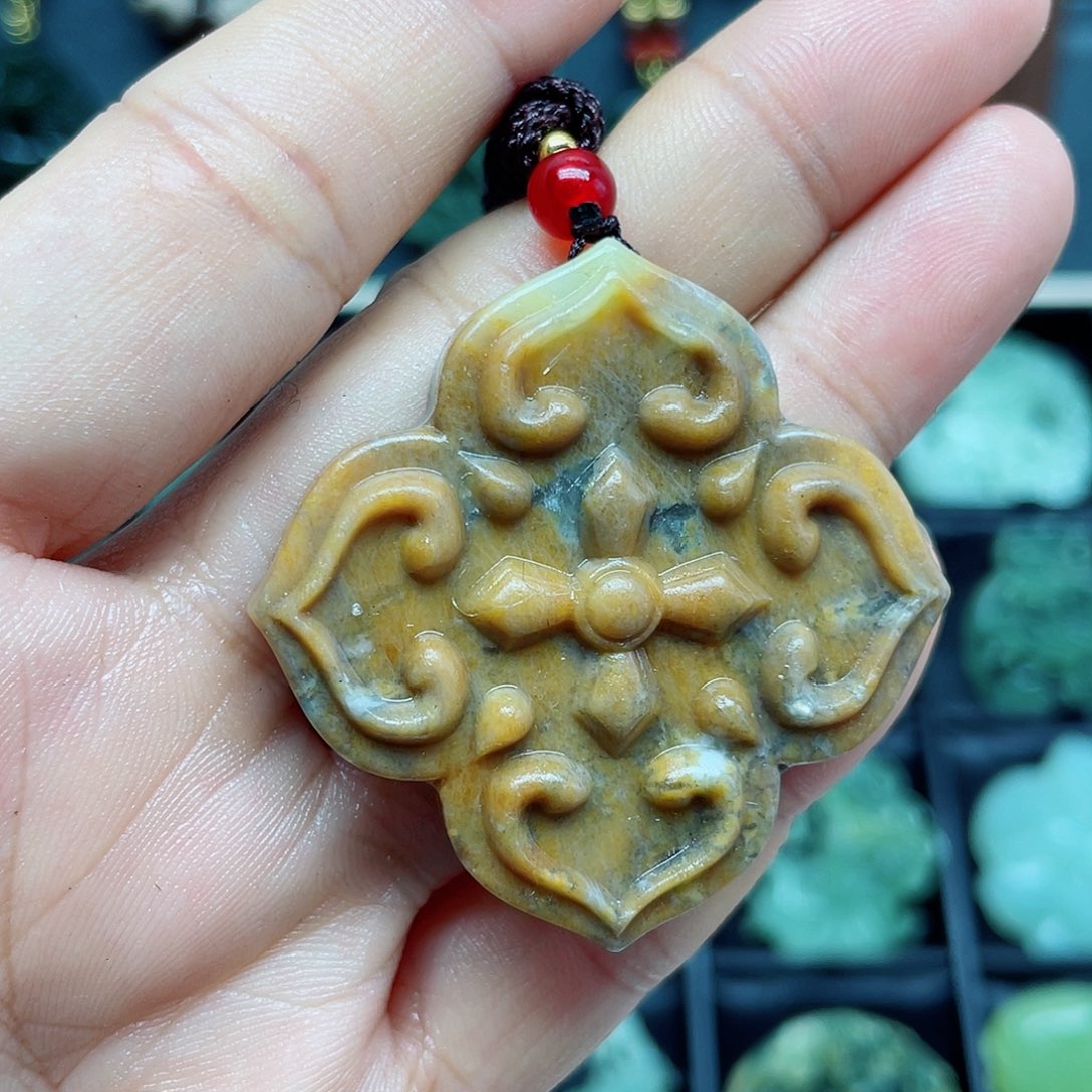 蛇纹石玉未镶嵌颈饰