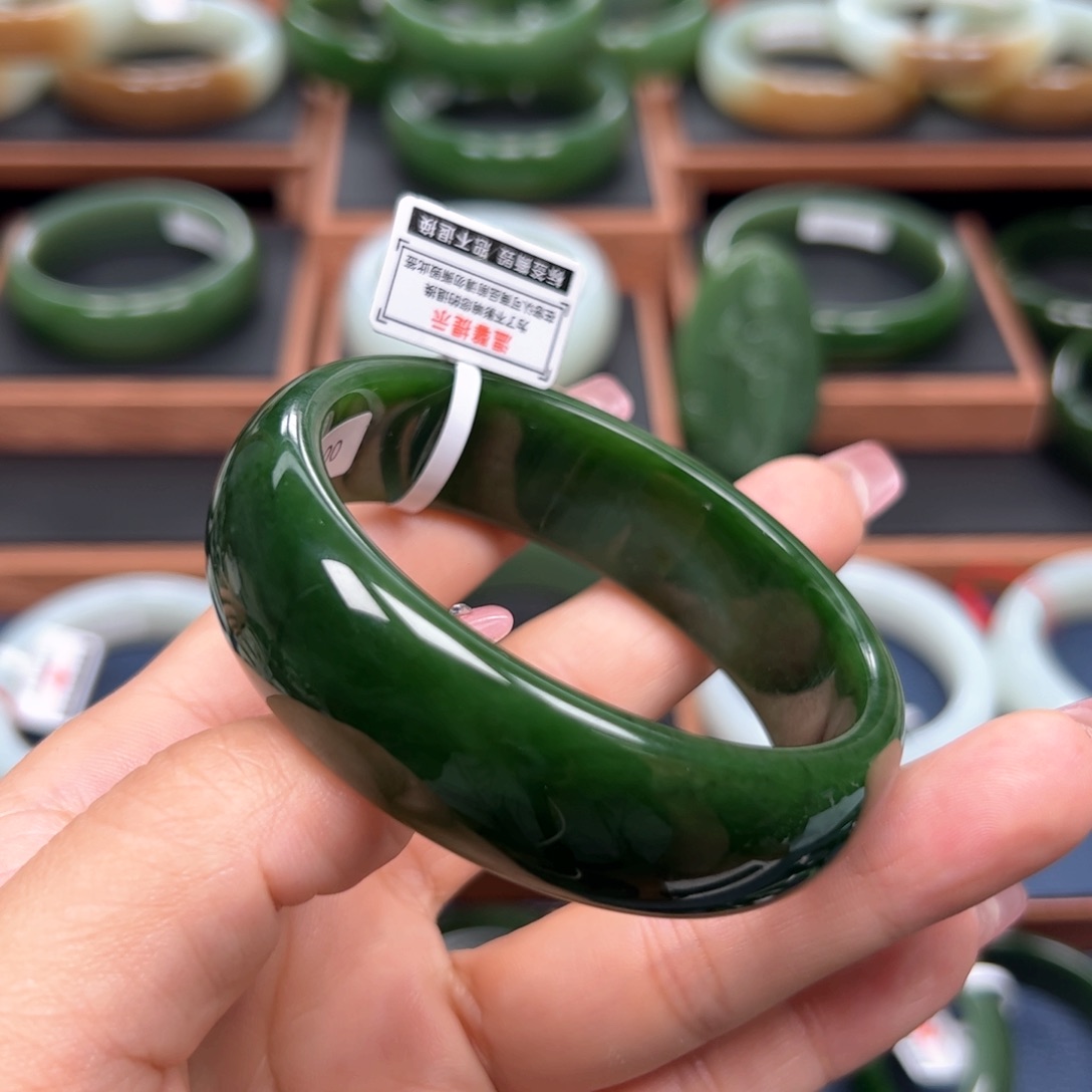 未镶嵌手镯和田玉（碧玉）