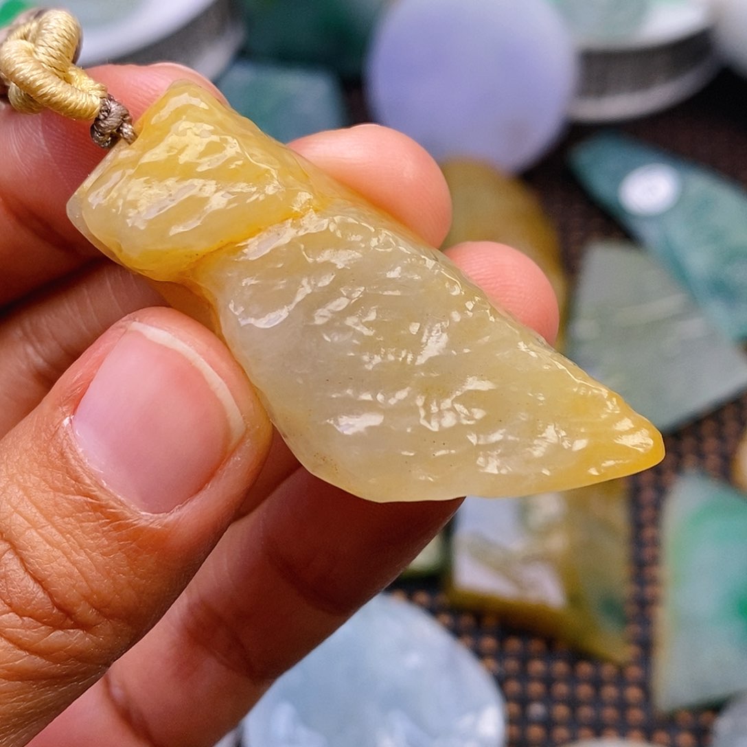 翡翠颈饰未镶嵌翡翠