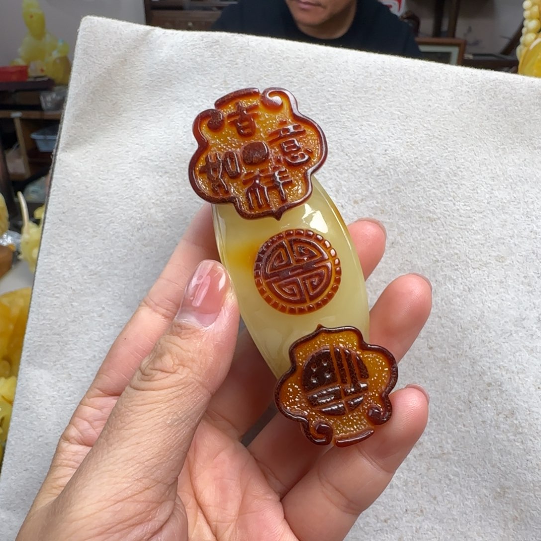 蜜蜡未镶嵌珠宝奇石