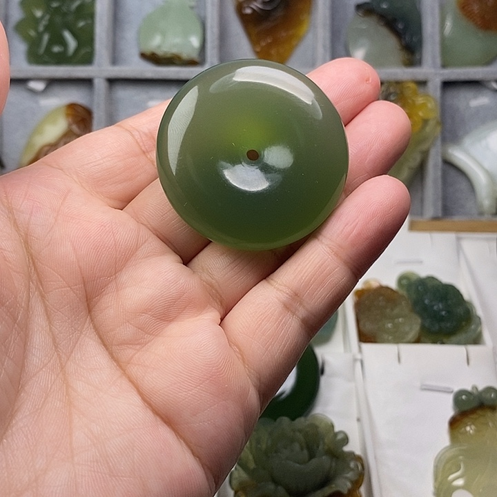 燏***未镶嵌蛇纹石玉吊坠(不含链)