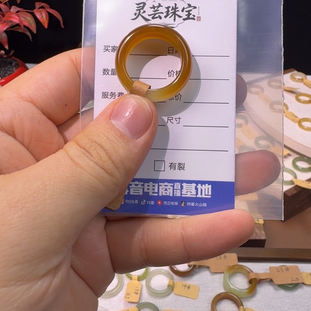 婷***在和田玉未镶嵌戒圈