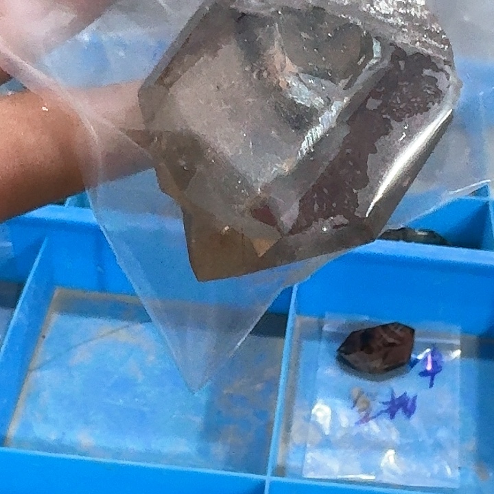 水晶未镶嵌水晶吗*姐水晶