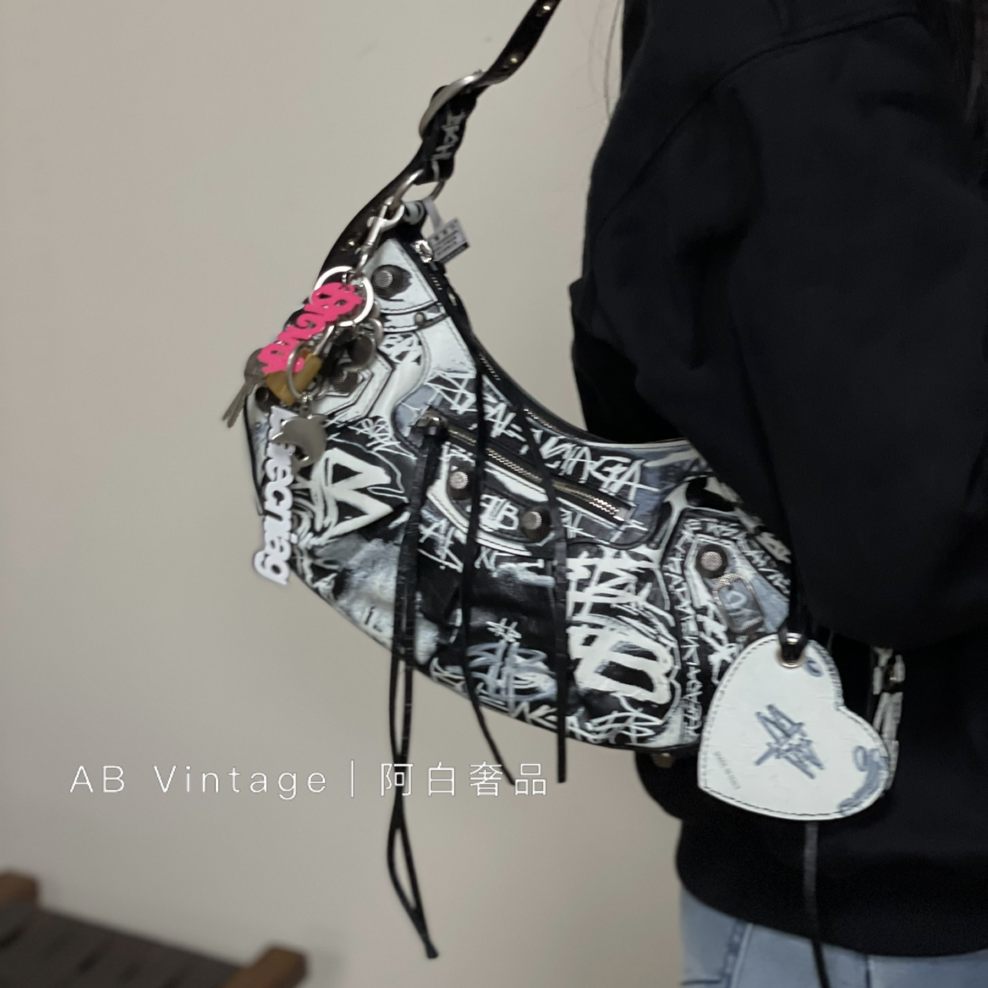 95新 Balenciaga/巴黎世家 阿白奢品/巴黎世家 涂鸦s号月牙机车包