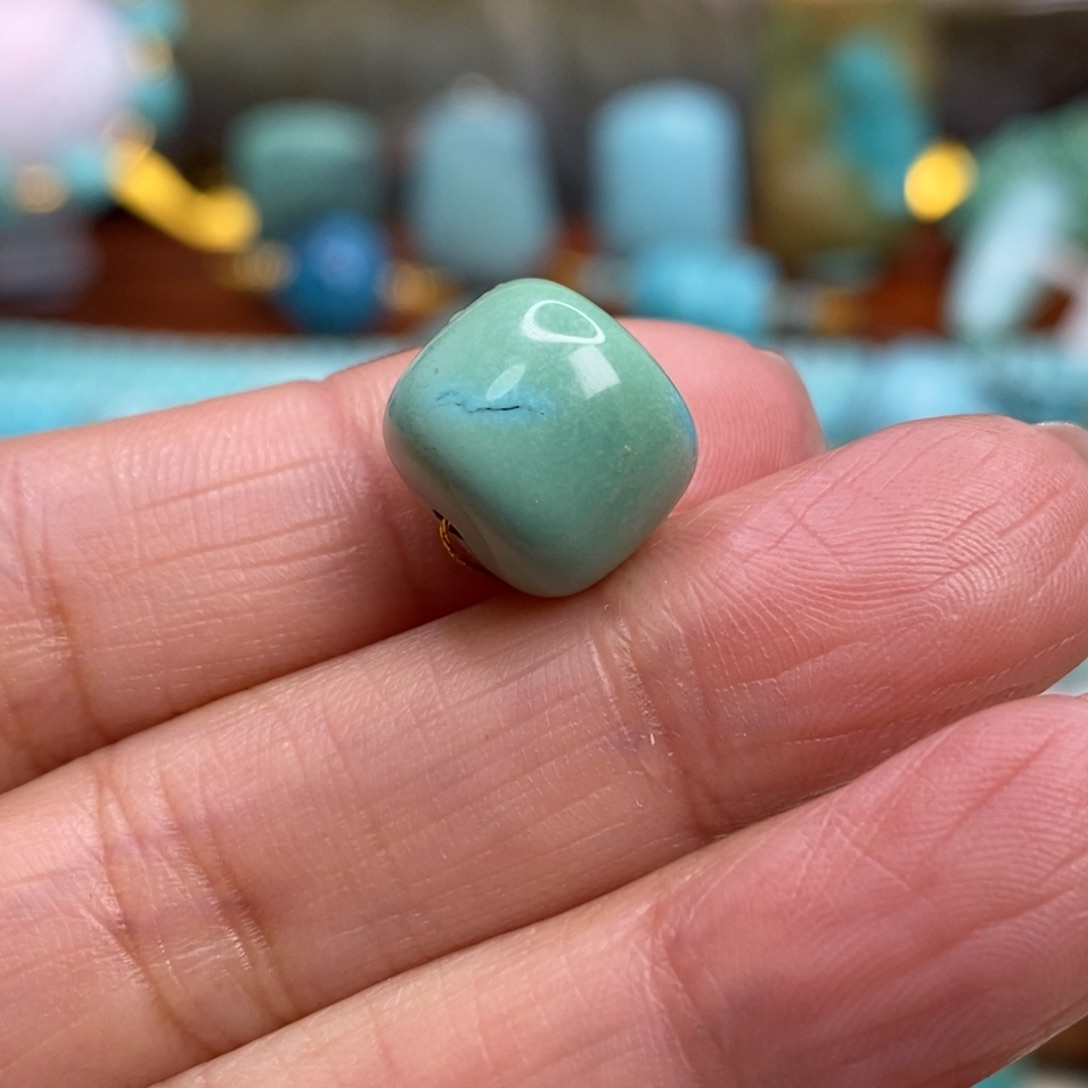 绿松石未镶嵌珠宝奇石11.6×10.3