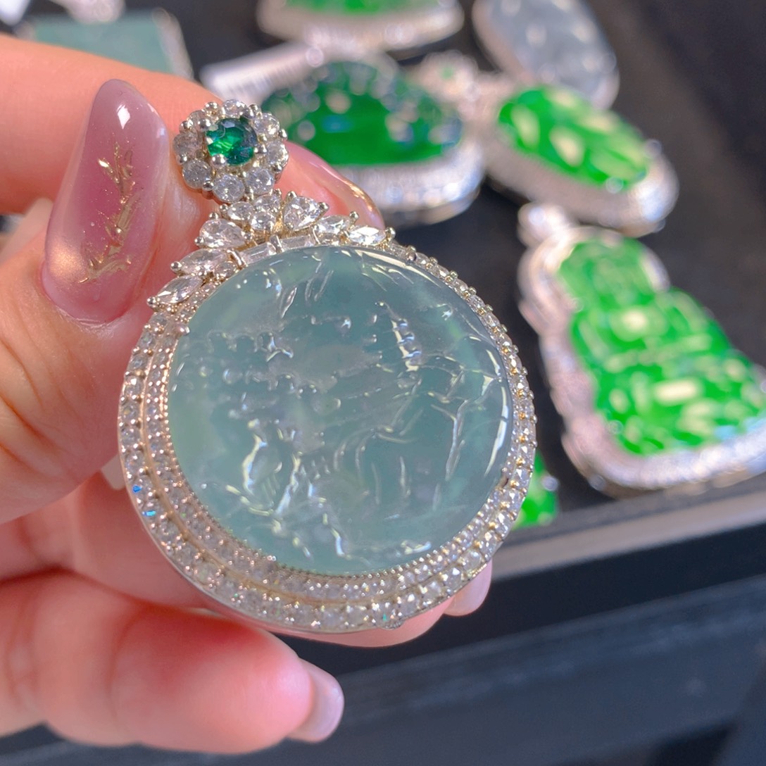 翡翠颈饰未镶嵌翡翠