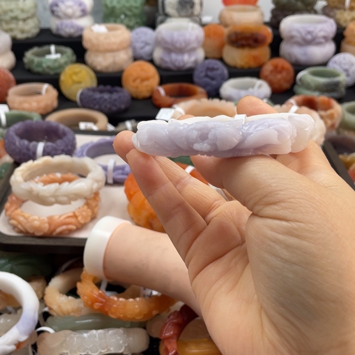 呦***呦石英质玉未镶嵌手镯