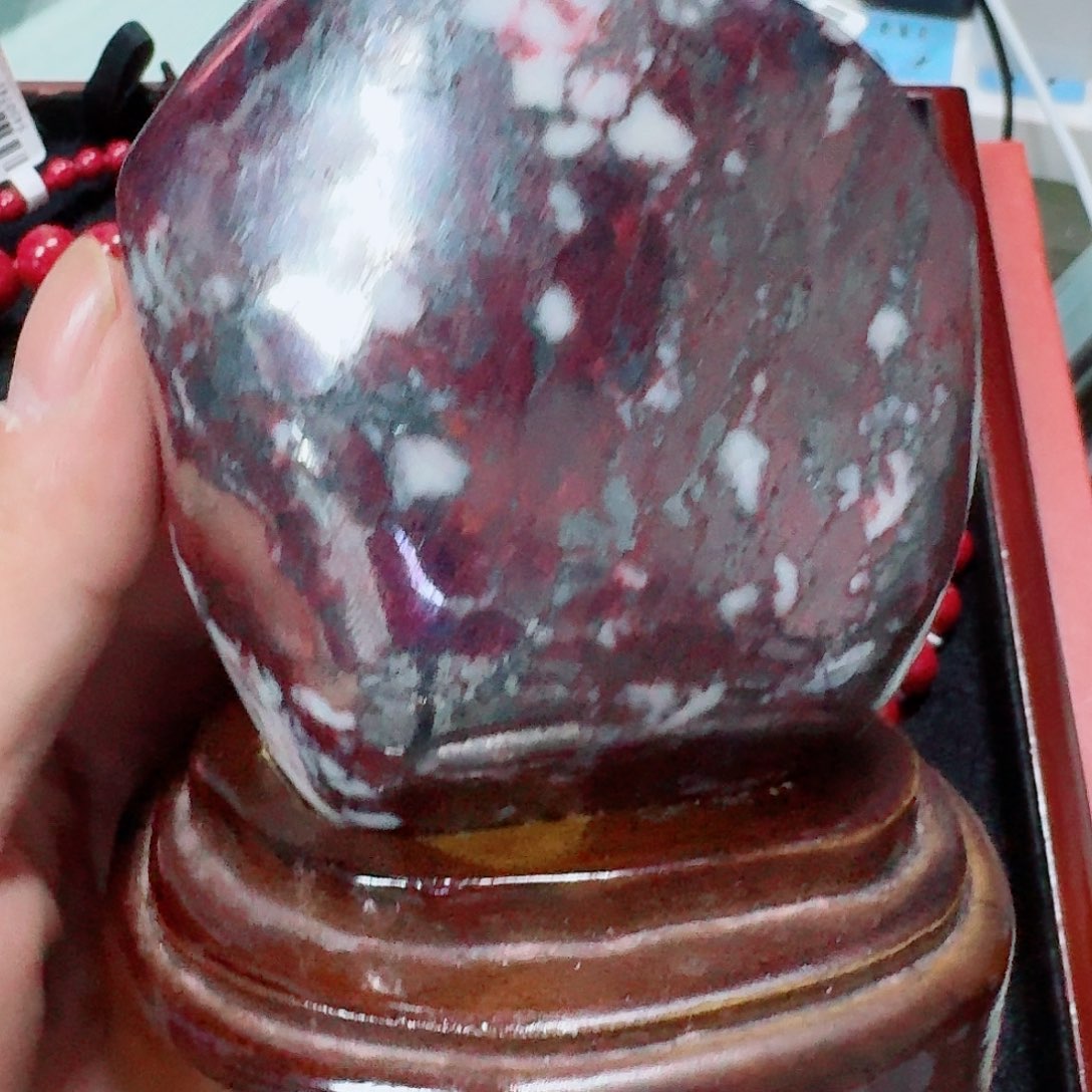 天然辰砂原矿笑摆件