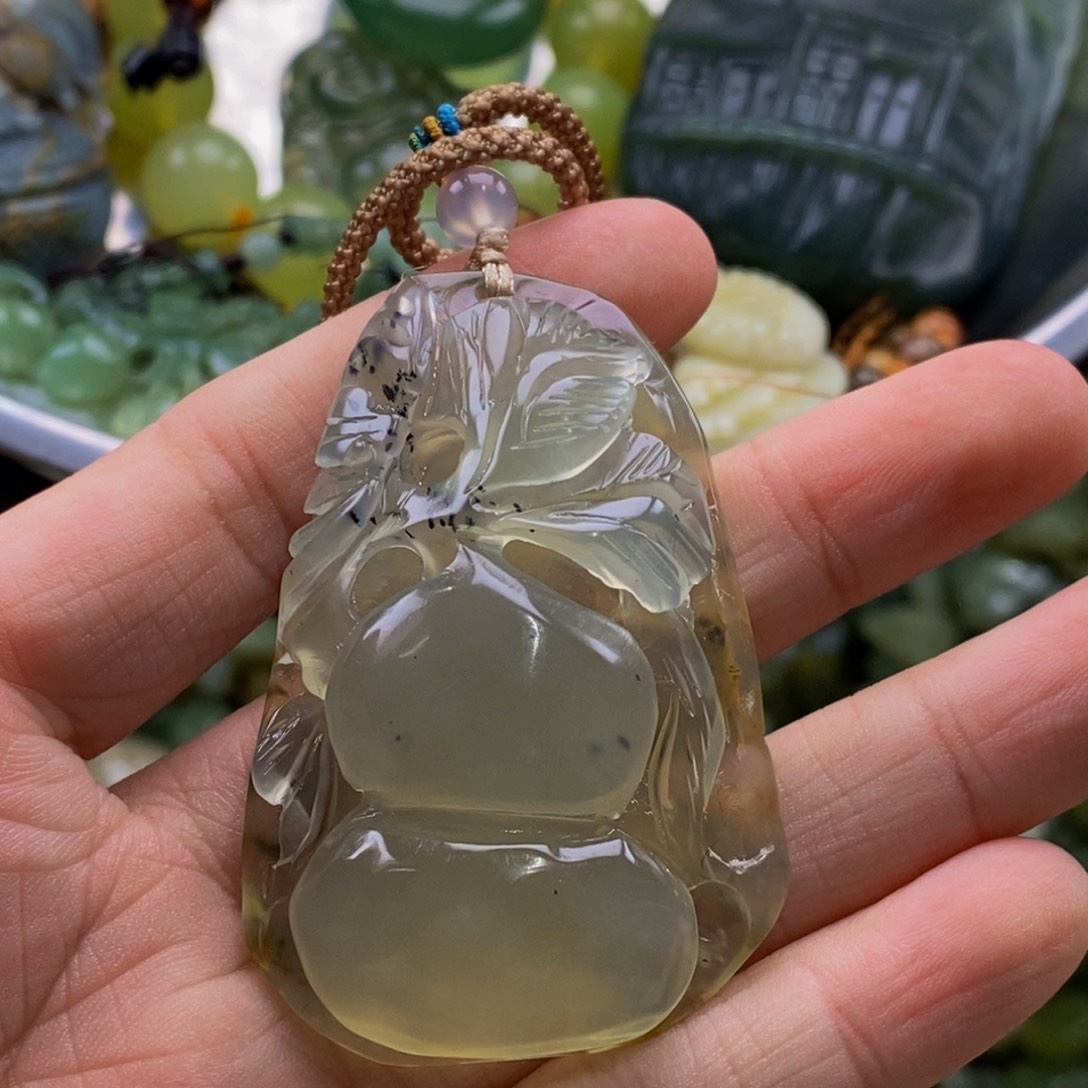 蛇纹石玉颈饰未镶嵌