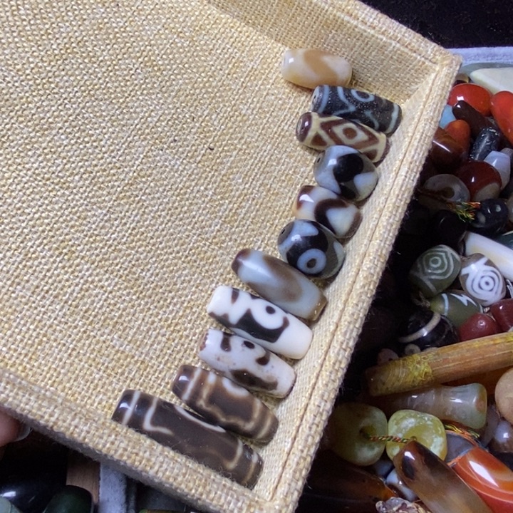 赫***中玛瑙/玉髓未镶嵌颈饰