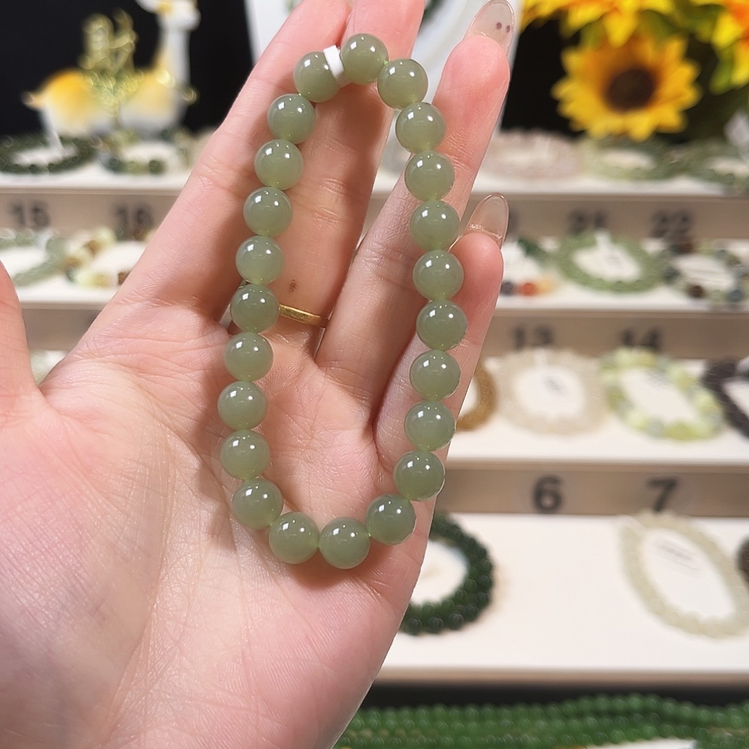 M*** 和田玉未镶嵌手链