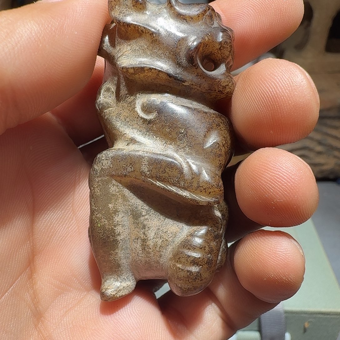 ****战和田玉（糖玉）未镶嵌颈饰