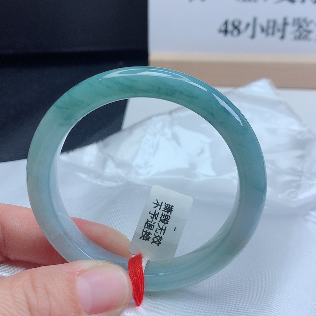 翡翠手镯未镶嵌55圈口