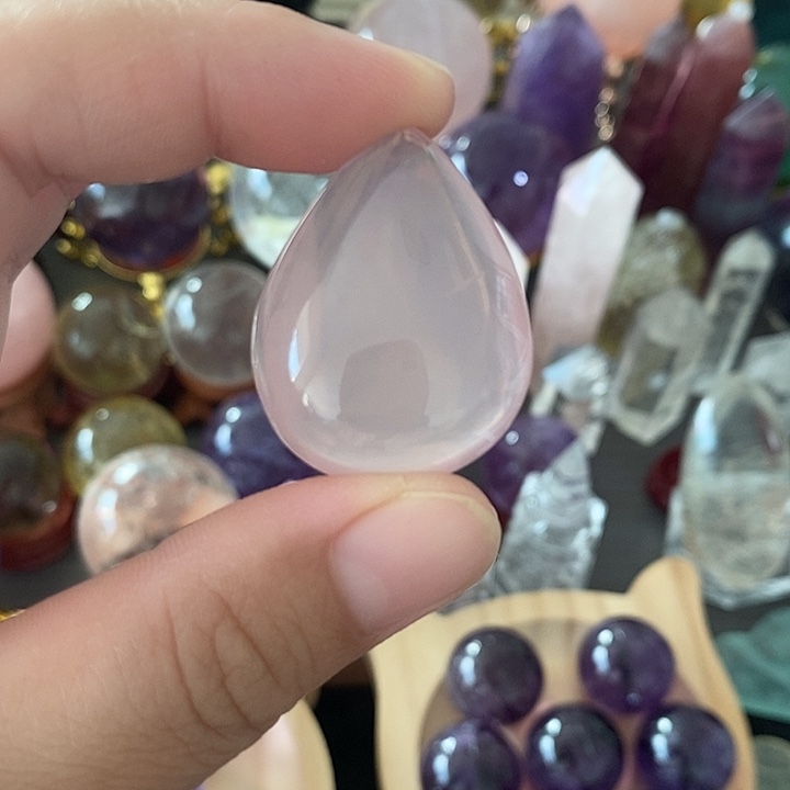 石材莫桑粉粉晶爱心吊坠！