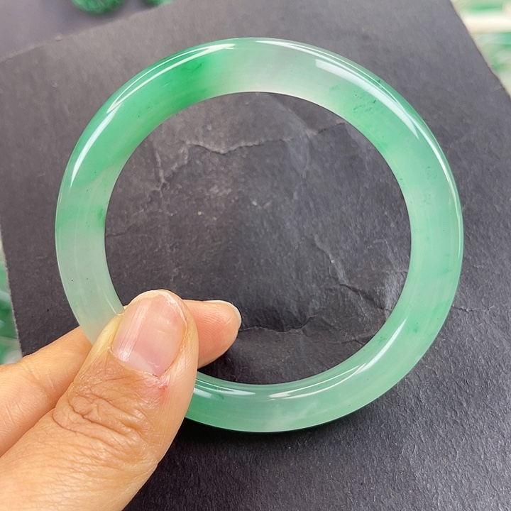 未镶嵌手镯石英质玉