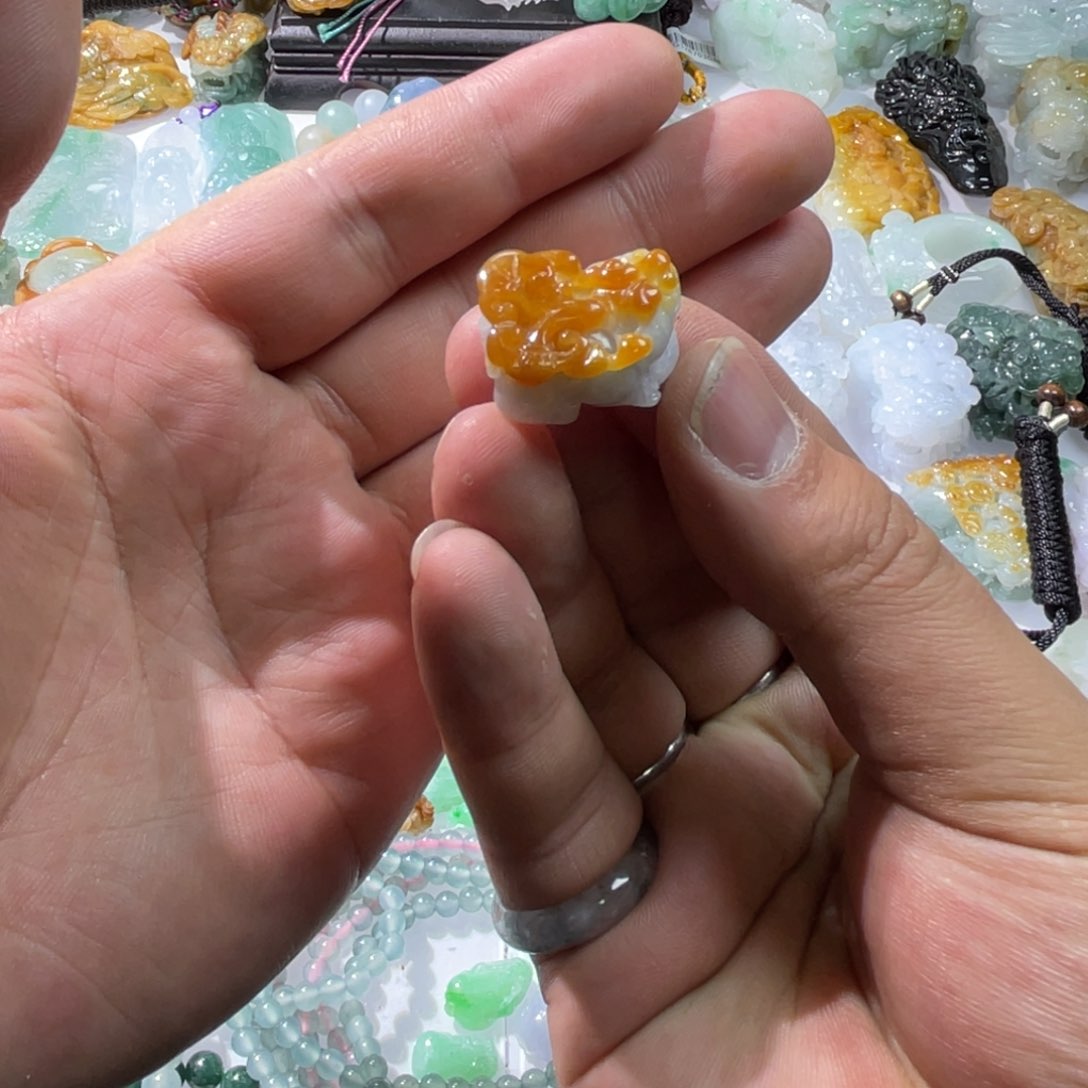 翡翠颈饰未镶嵌天然