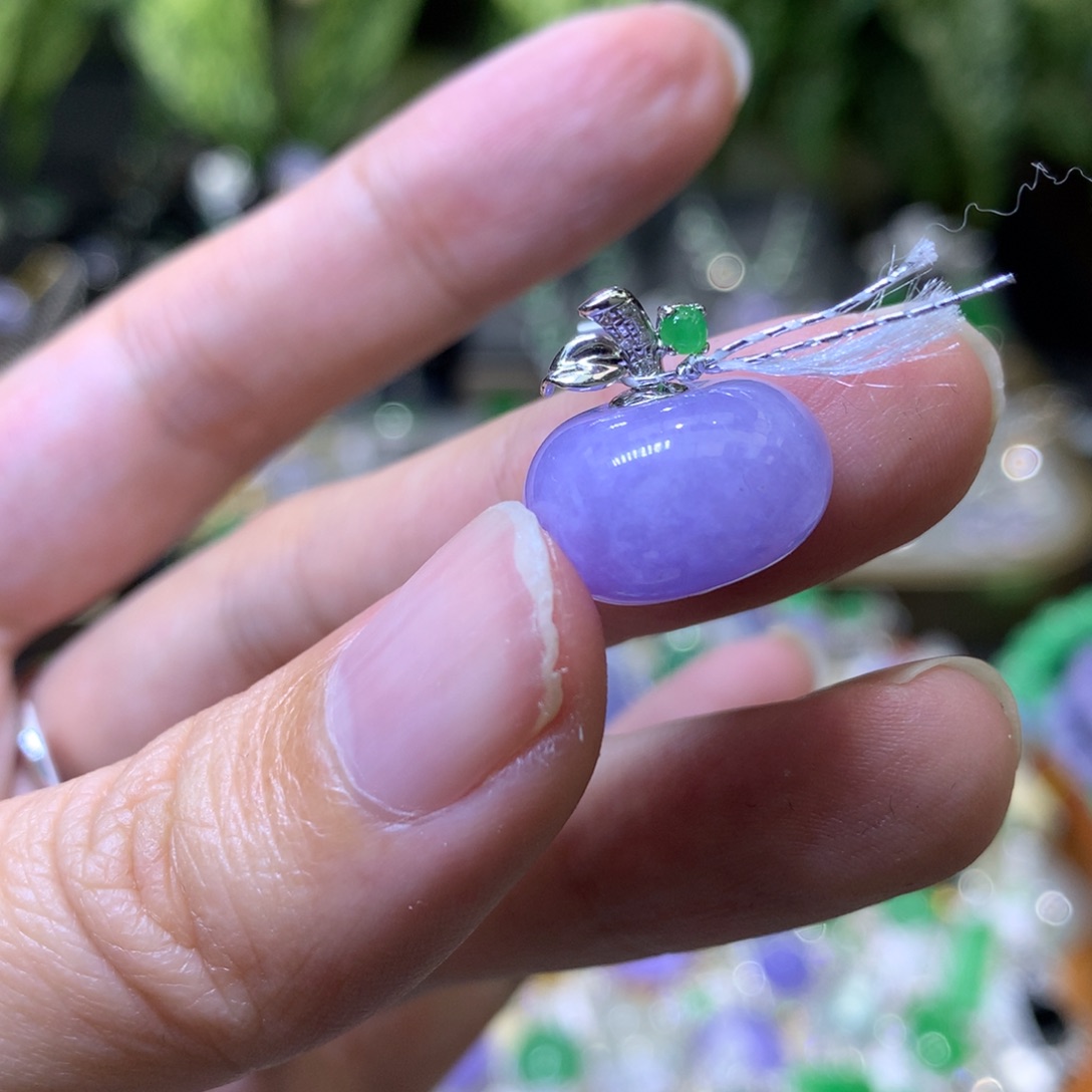 颈饰18K金镶嵌翡翠