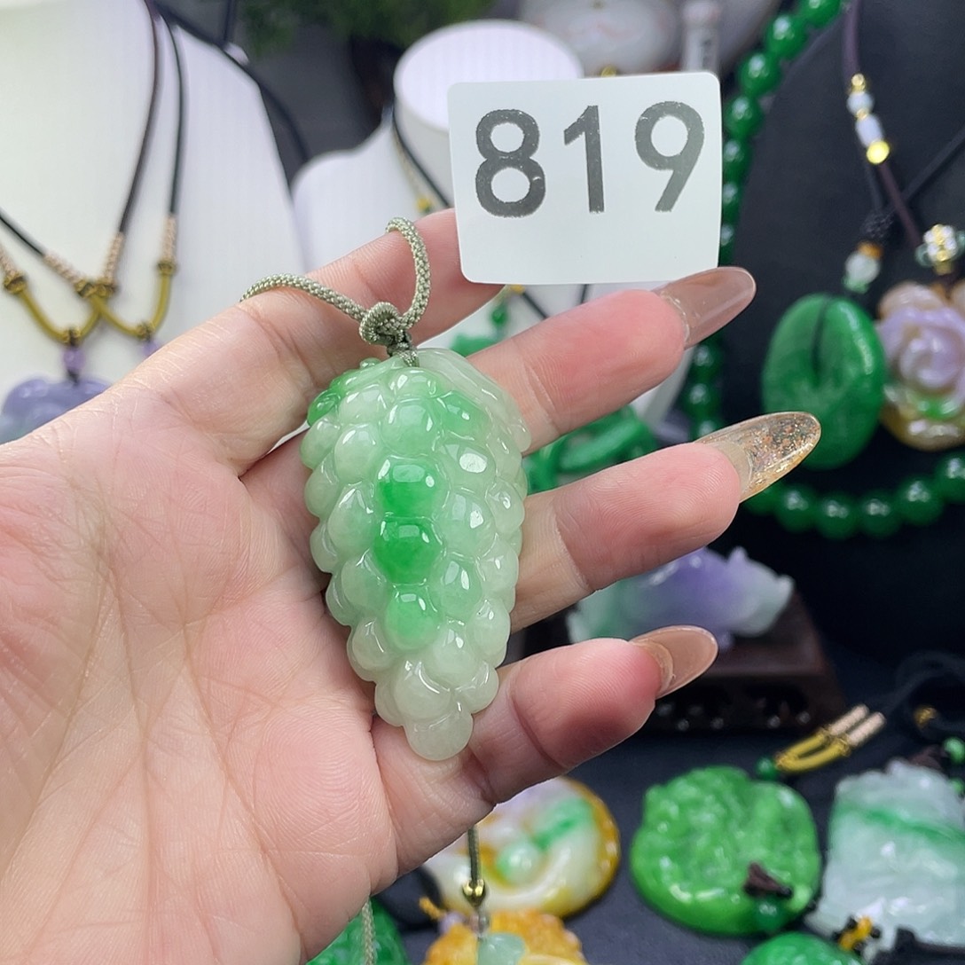 翡翠未镶嵌吊坠(赠链)
