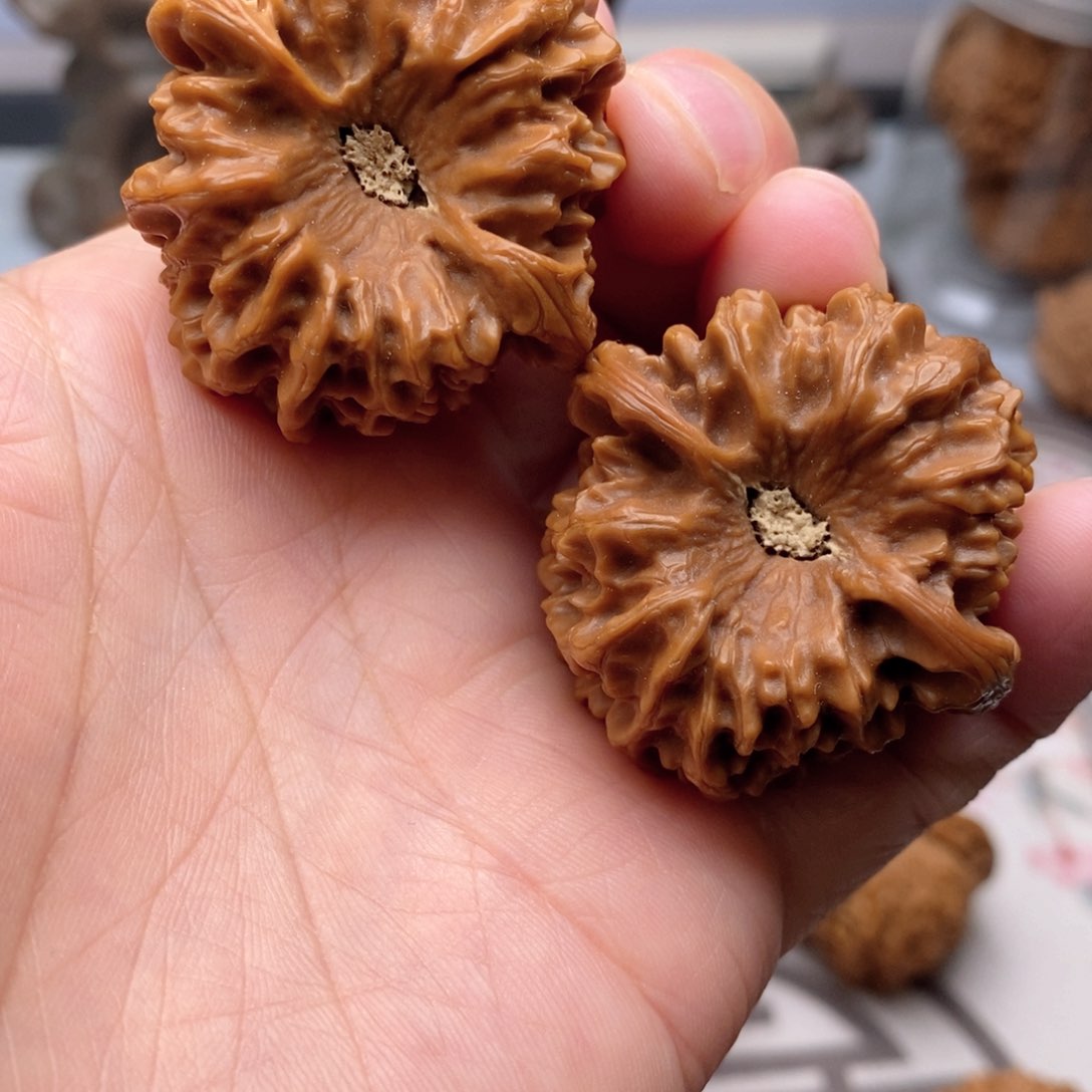 【闪购商品】文玩核桃把件龙门涧