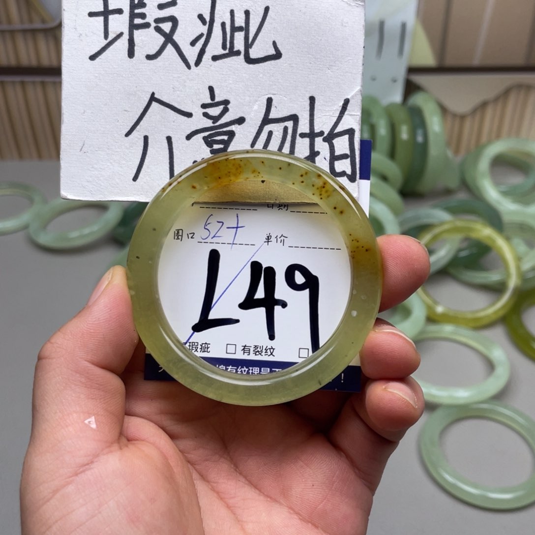 岫玉手镯手镯未镶嵌