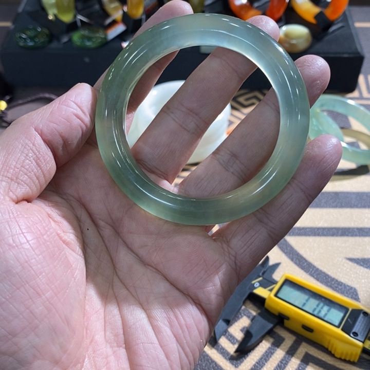 透闪石-蛇纹石玉未镶嵌手镯